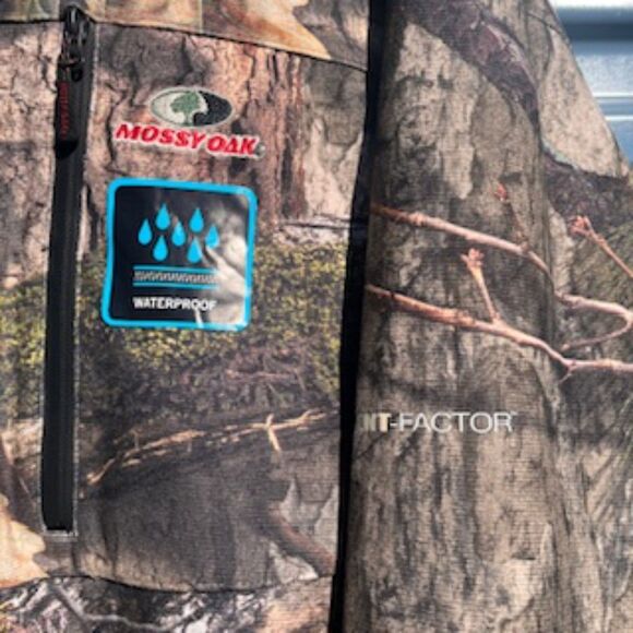 Camouflage Waterproof Hunting Jacket . Size: XL {46-48} . w/ Hoodie . Mossy Oak - Picture 6 of 7
